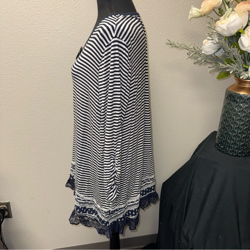 Ali Miles Navy Stripe Tunic Top XL Lace Hem Button Detail Rayon - Picture 2 of 8